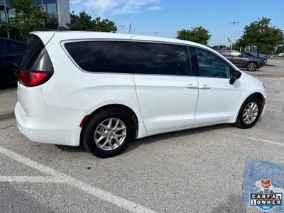 2024 Chrysler Voyager LX