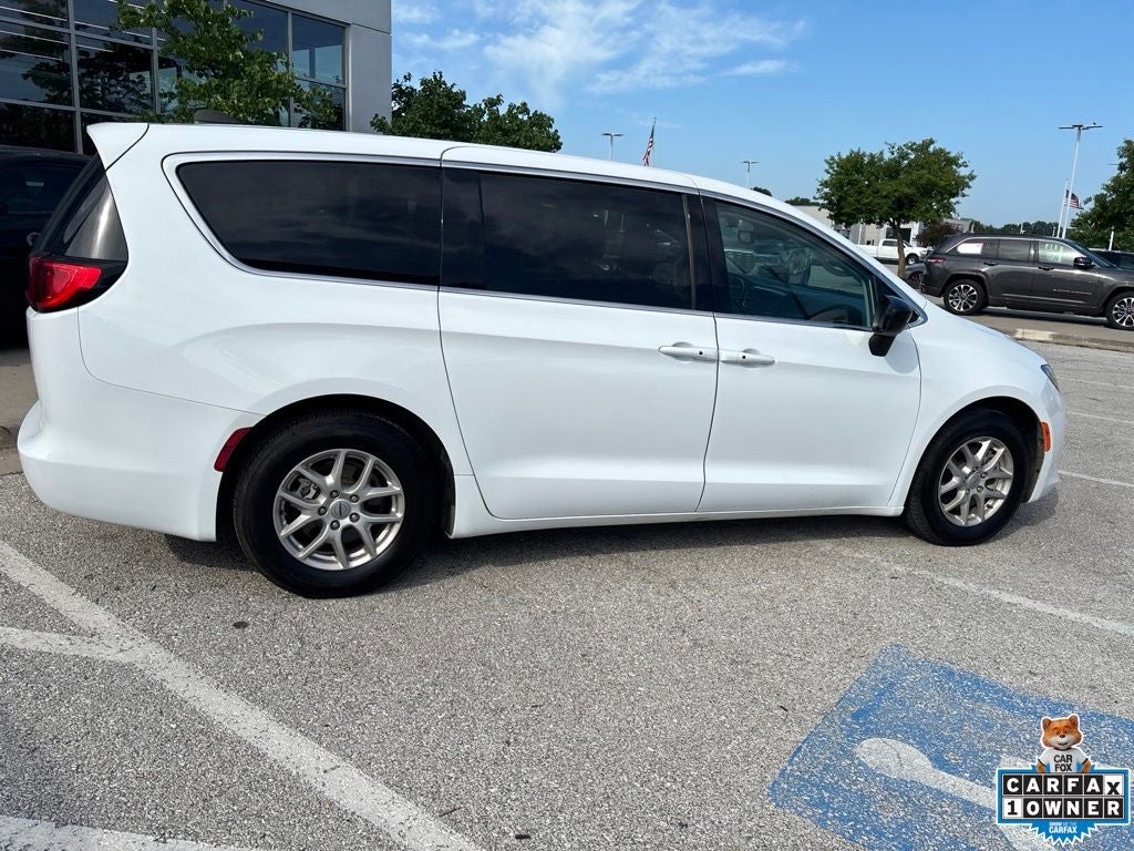 2024 Chrysler Voyager LX