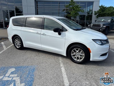 2024 Chrysler Voyager LX