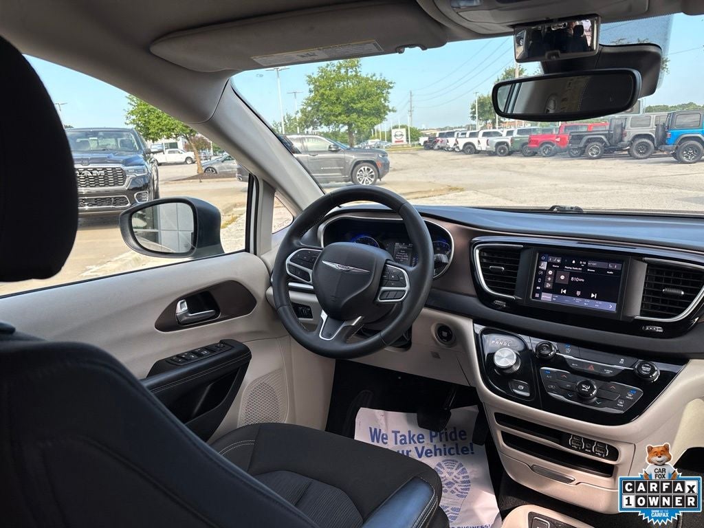 2024 Chrysler Voyager LX