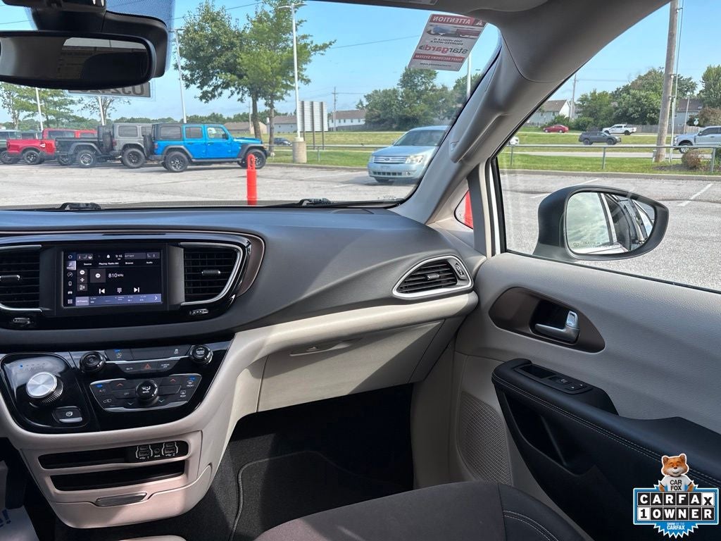 2024 Chrysler Voyager LX