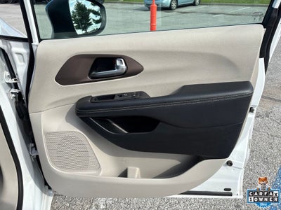 2024 Chrysler Voyager LX