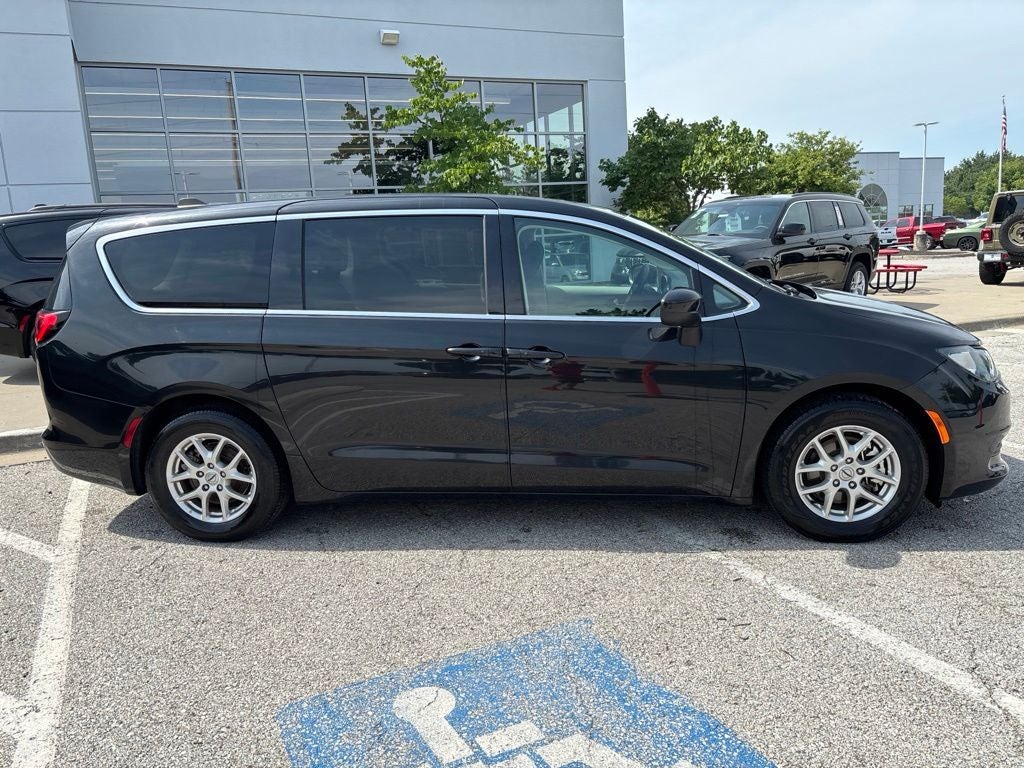 2023 Chrysler Voyager LX