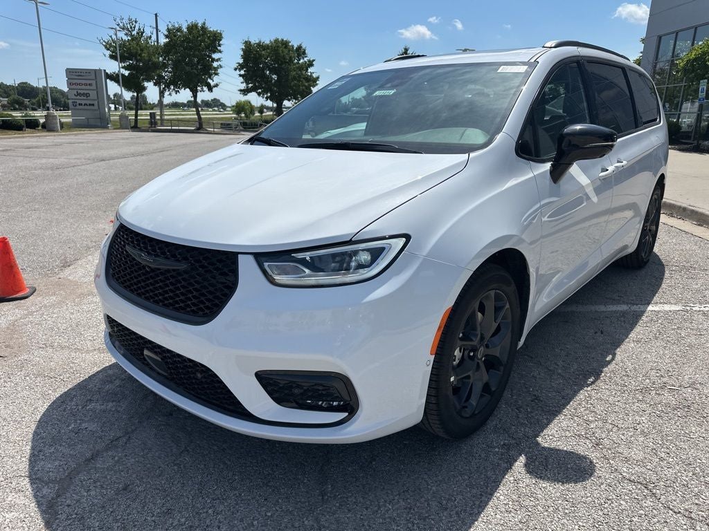 2025 Chrysler Pacifica PACIFICA LIMITED