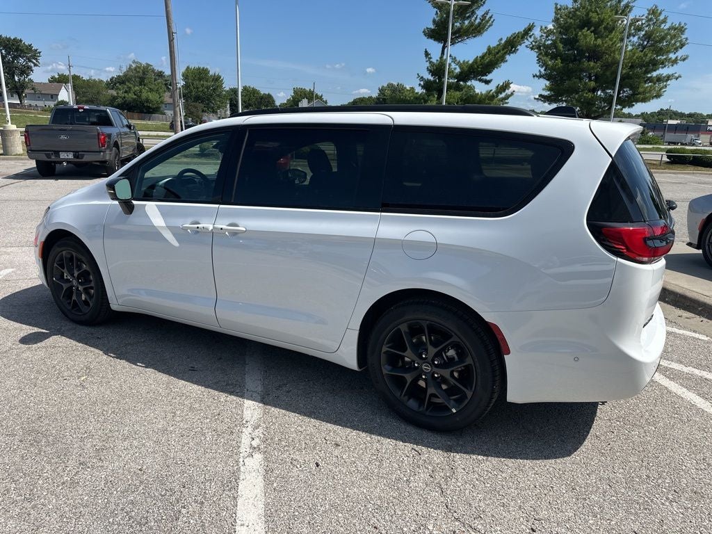 2025 Chrysler Pacifica Limited - Photo 19