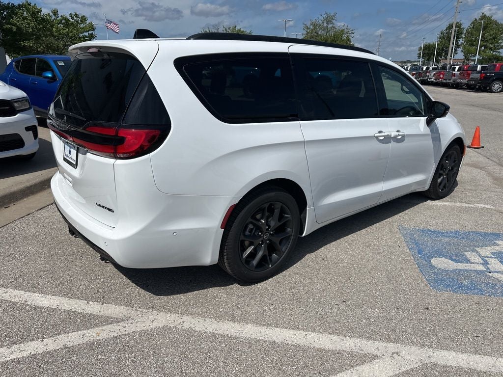 2025 Chrysler Pacifica Limited - Photo 28