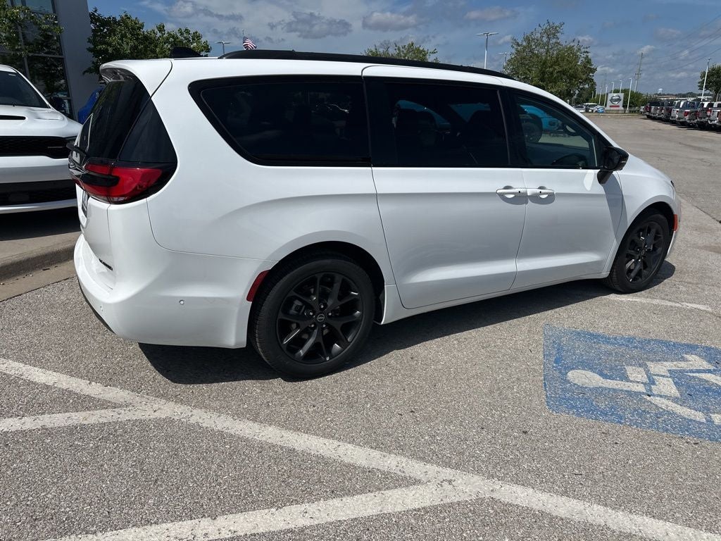 2025 Chrysler Pacifica Limited - Photo 29