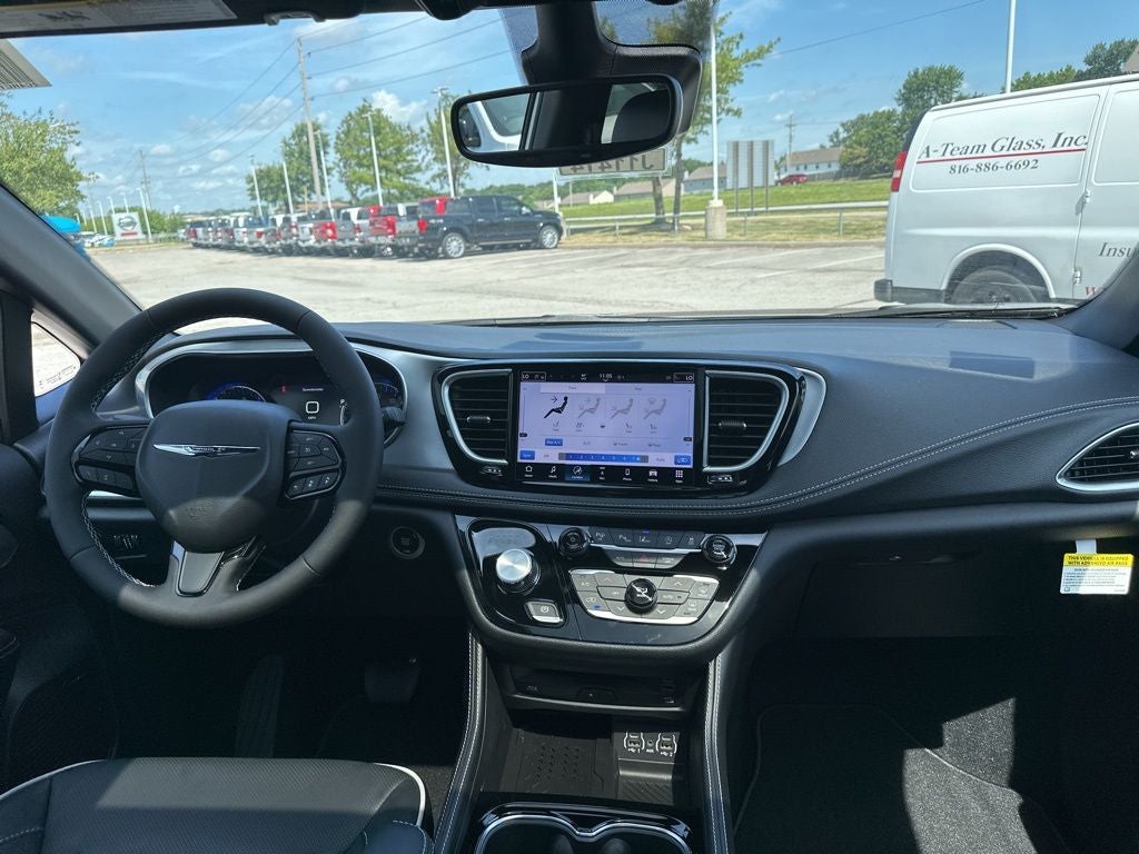 2025 Chrysler Pacifica PACIFICA LIMITED