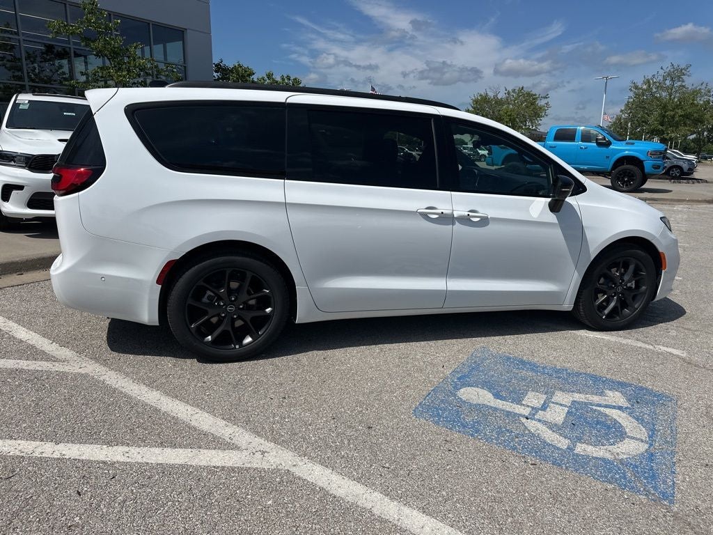 2025 Chrysler Pacifica PACIFICA LIMITED