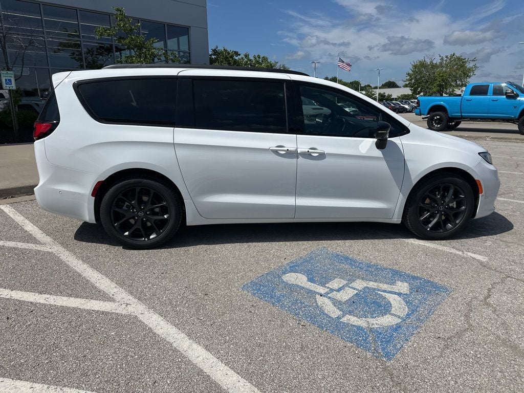 2025 Chrysler Pacifica PACIFICA LIMITED
