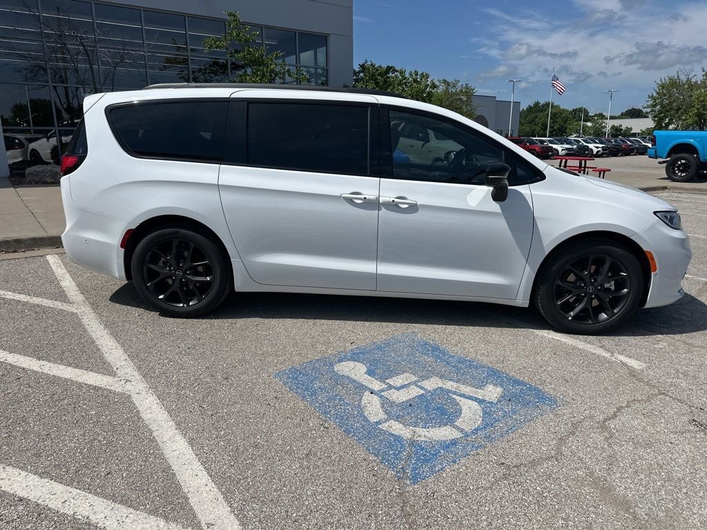2025 Chrysler Pacifica Limited - Photo 33