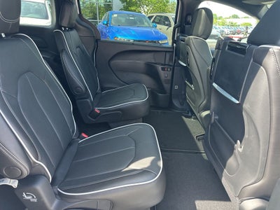 2025 Chrysler Pacifica PACIFICA LIMITED