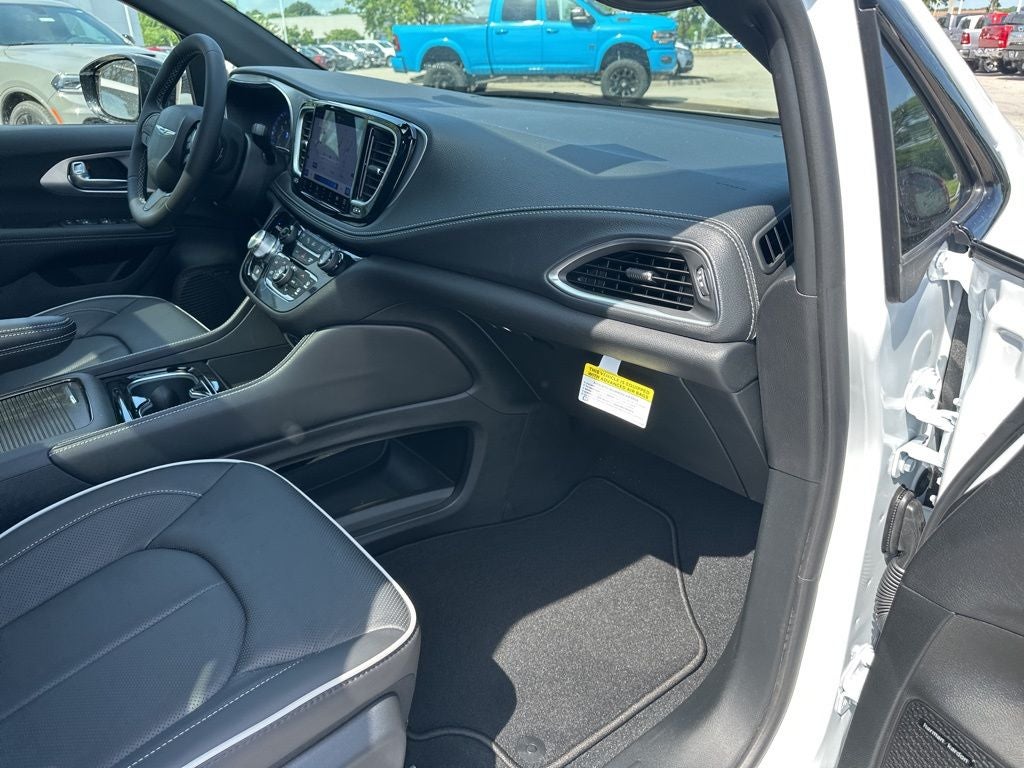 2025 Chrysler Pacifica PACIFICA LIMITED