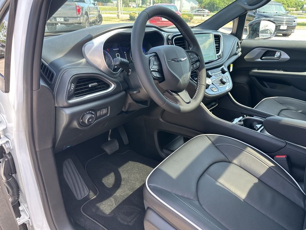 2025 Chrysler Pacifica PACIFICA LIMITED