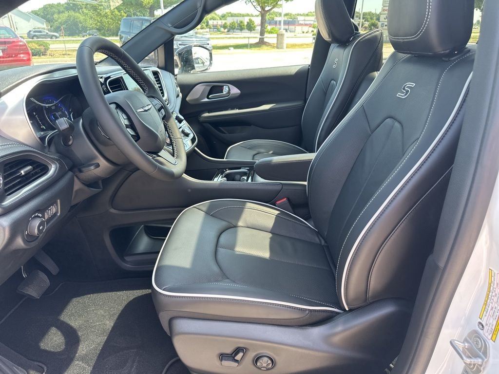 2025 Chrysler Pacifica PACIFICA LIMITED