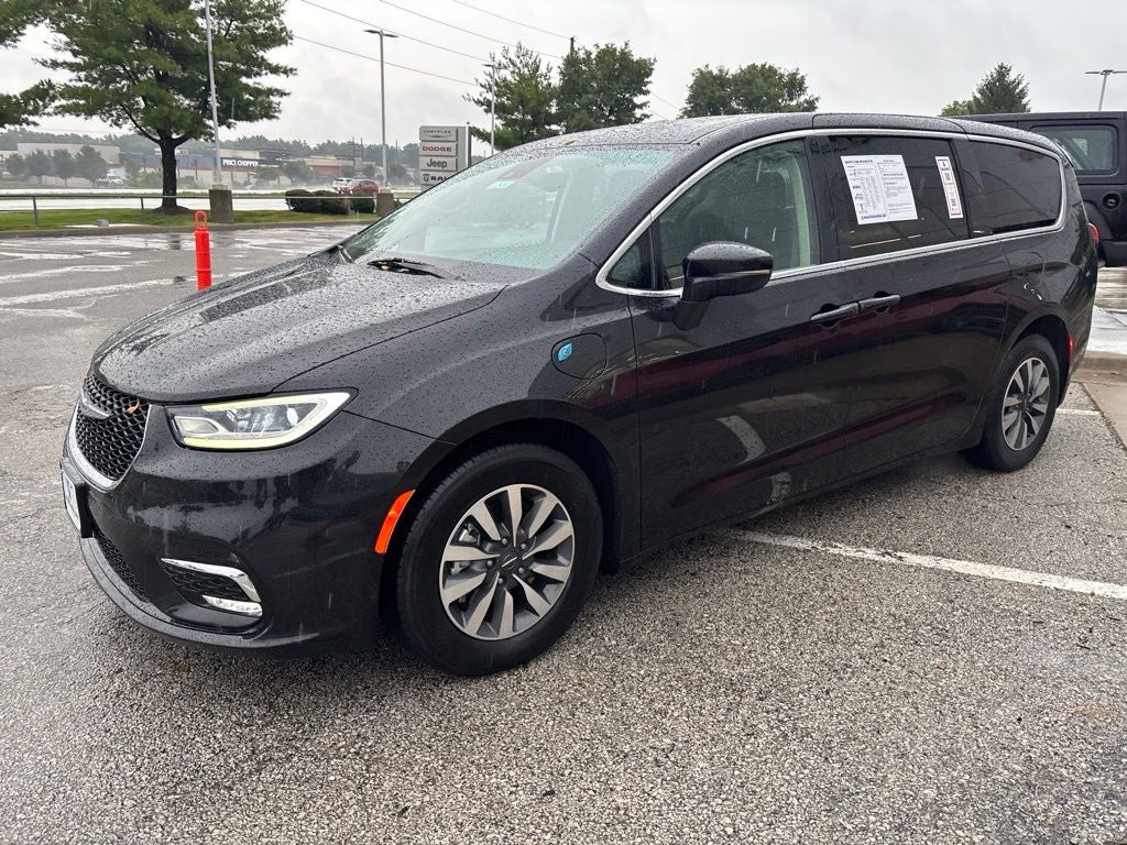 2023 Chrysler Pacifica Hybrid Touring L