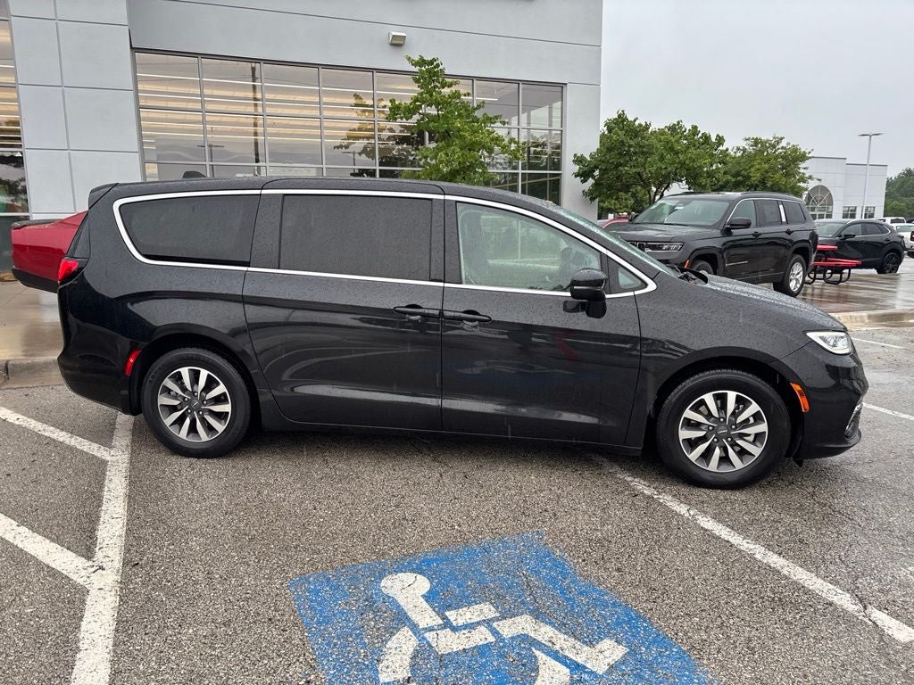 2023 Chrysler Pacifica Hybrid Touring L