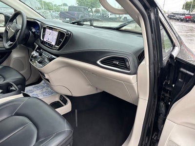 2023 Chrysler Pacifica Hybrid Touring L