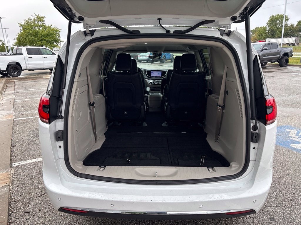 2024 Chrysler Pacifica Hybrid Select