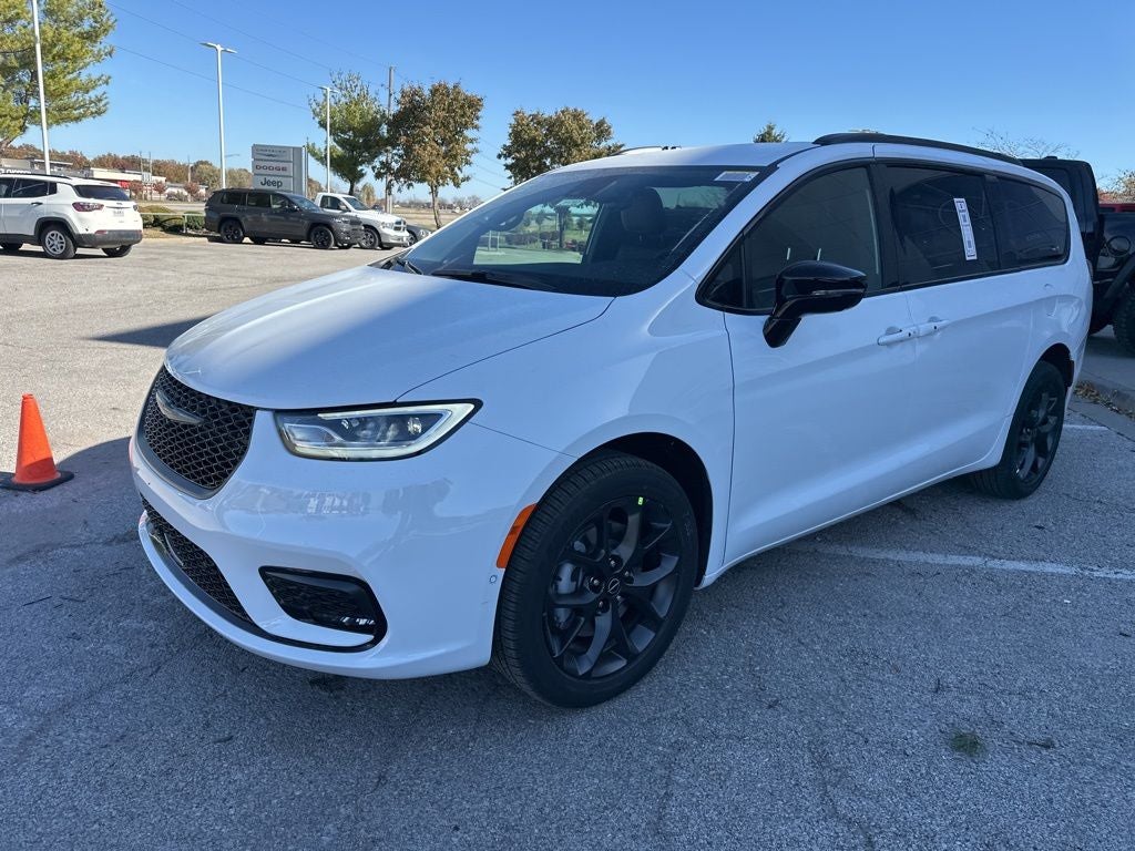 2026 Chrysler Pacifica PACIFICA SELECT AWD