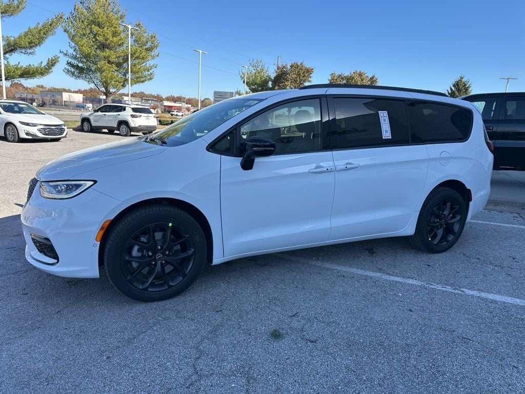2026 Chrysler Pacifica PACIFICA SELECT AWD