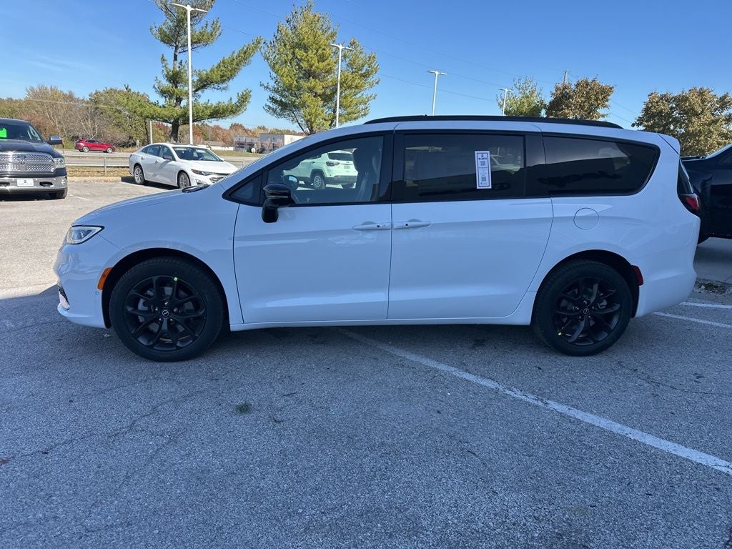 2026 Chrysler Pacifica PACIFICA SELECT AWD