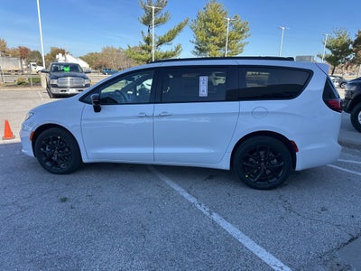 2026 Chrysler Pacifica PACIFICA SELECT AWD