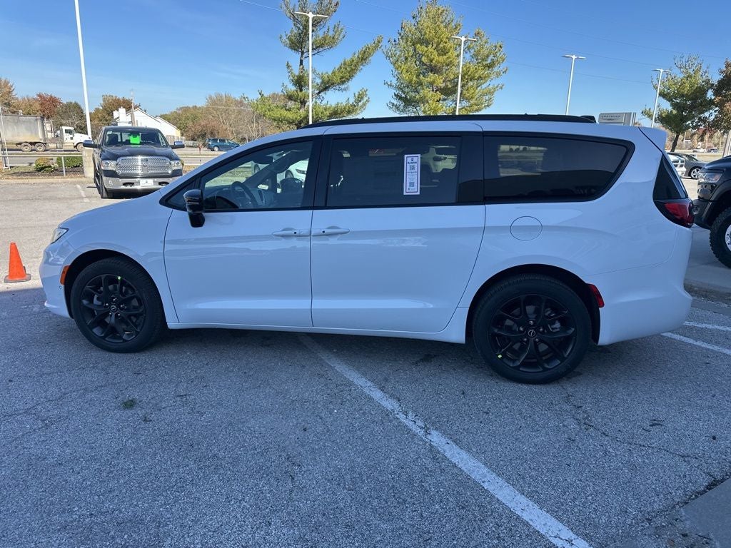 2026 Chrysler Pacifica PACIFICA SELECT AWD