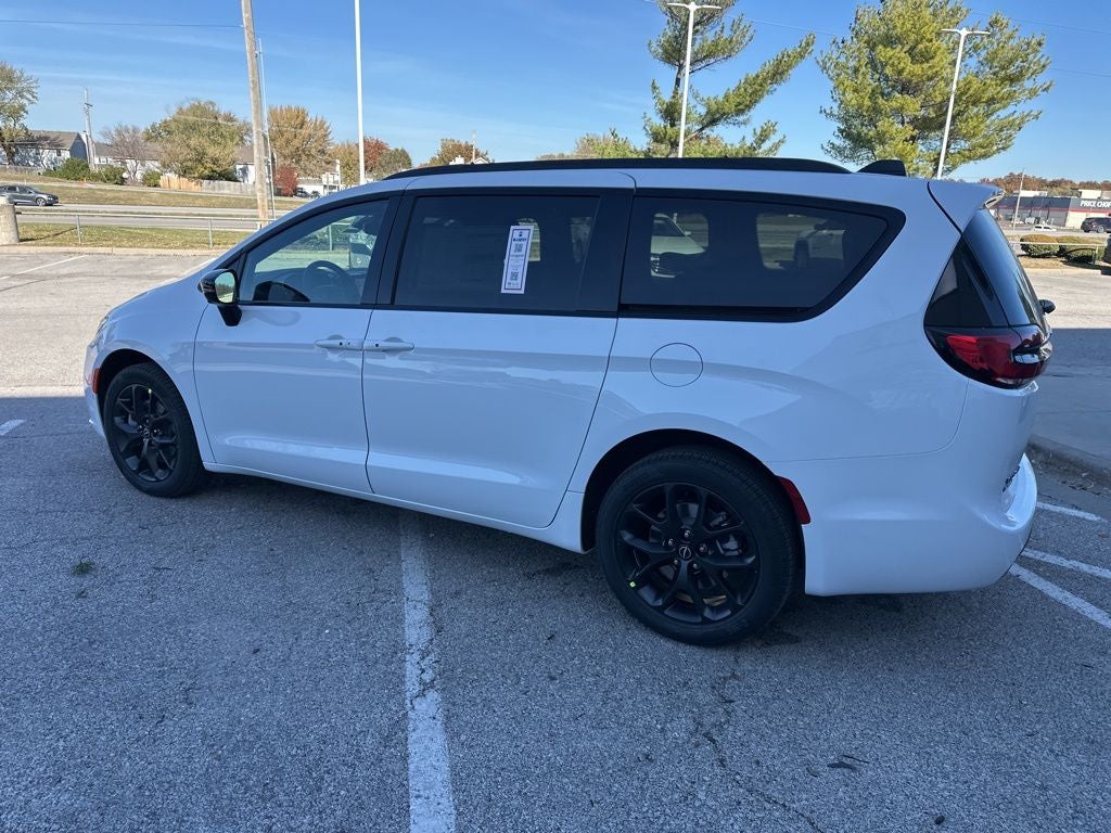 2026 Chrysler Pacifica PACIFICA SELECT AWD