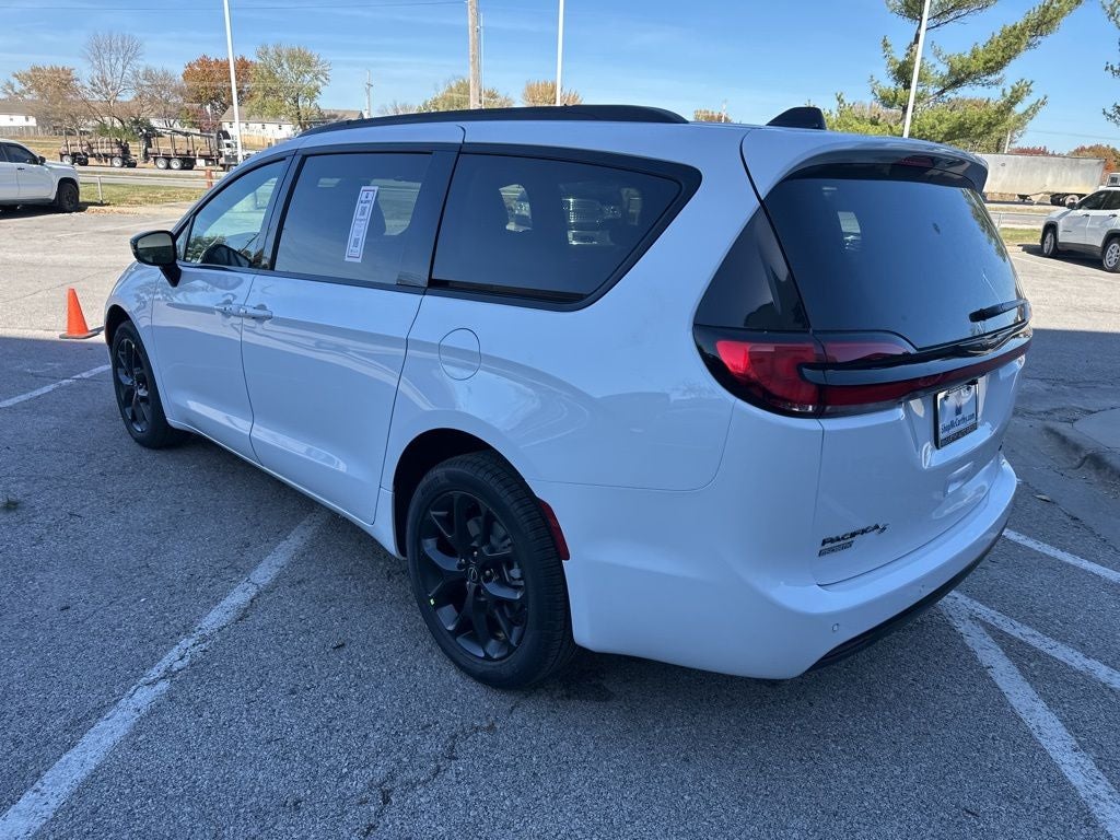 2026 Chrysler Pacifica PACIFICA SELECT AWD
