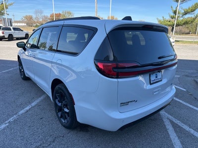 2026 Chrysler Pacifica PACIFICA SELECT AWD