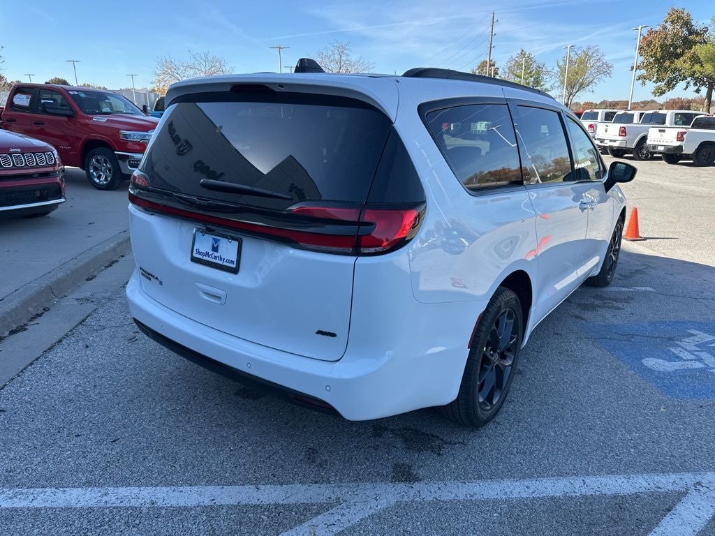 2026 Chrysler Pacifica PACIFICA SELECT AWD