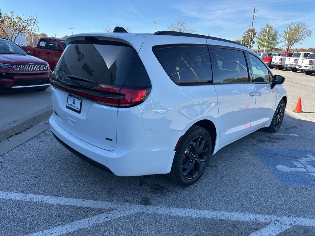 2026 Chrysler Pacifica PACIFICA SELECT AWD