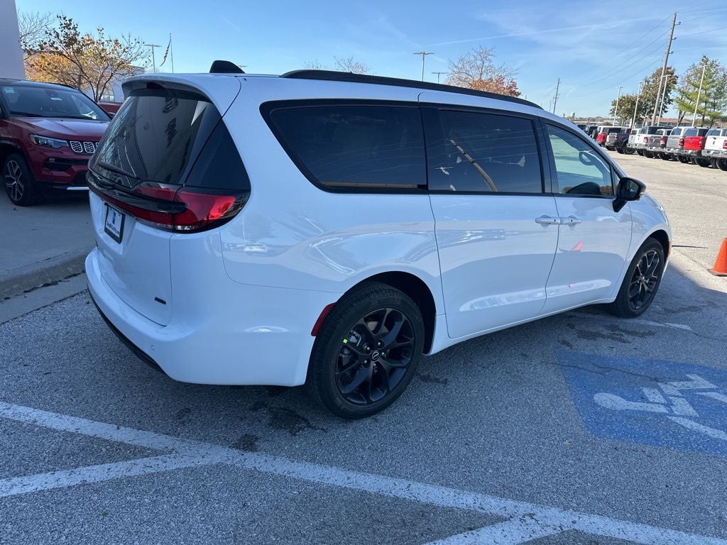 2026 Chrysler Pacifica PACIFICA SELECT AWD