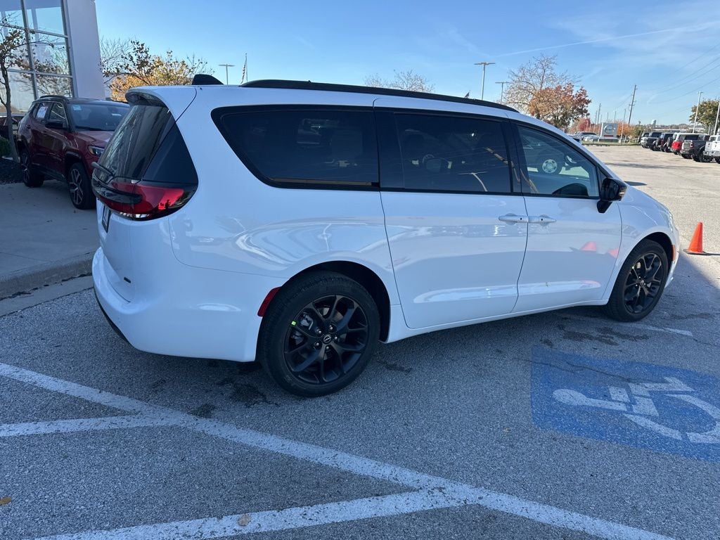 2026 Chrysler Pacifica PACIFICA SELECT AWD