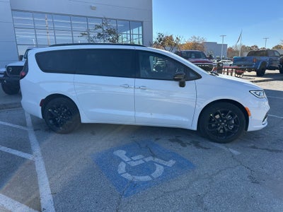 2026 Chrysler Pacifica PACIFICA SELECT AWD