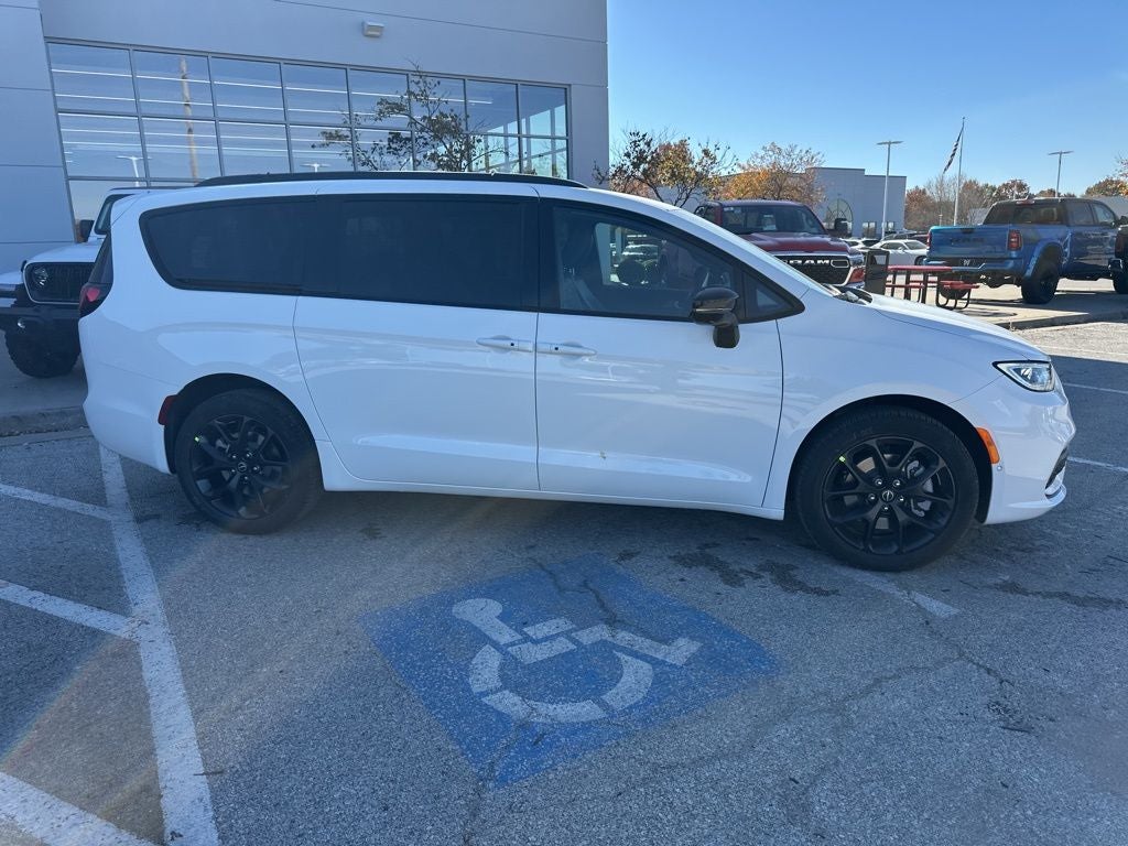 2026 Chrysler Pacifica PACIFICA SELECT AWD