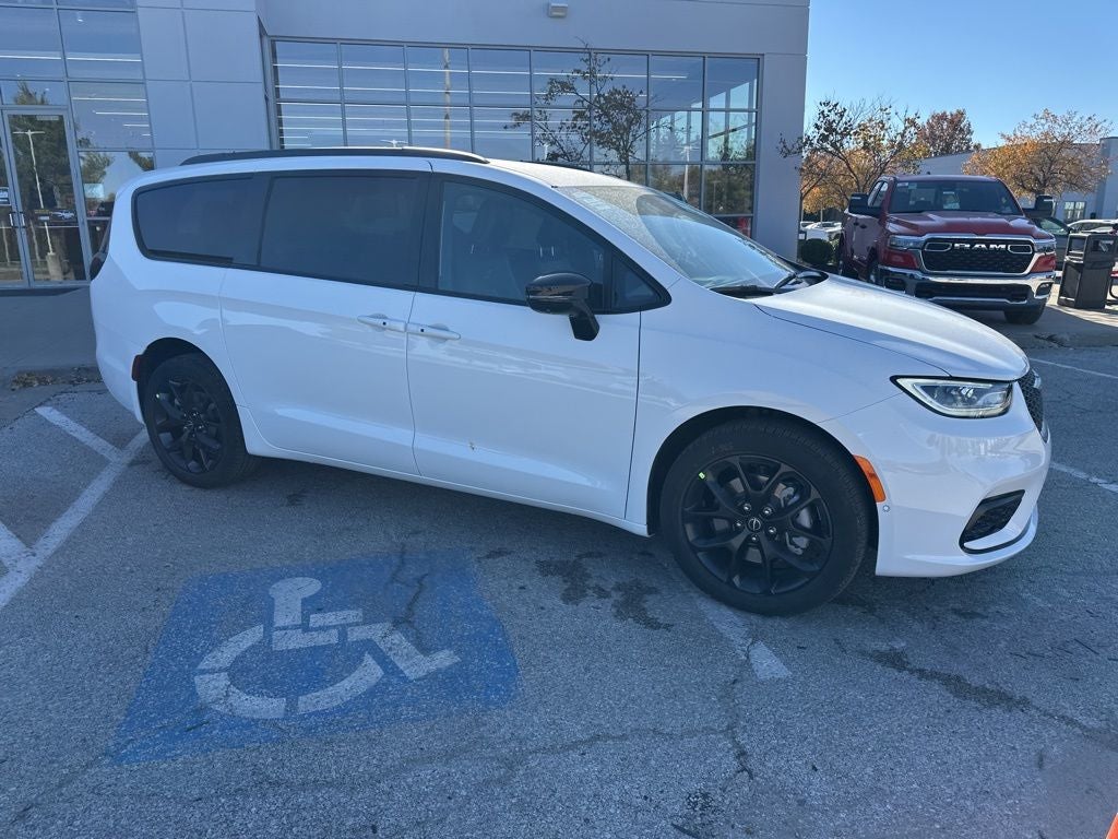 2026 Chrysler Pacifica PACIFICA SELECT AWD