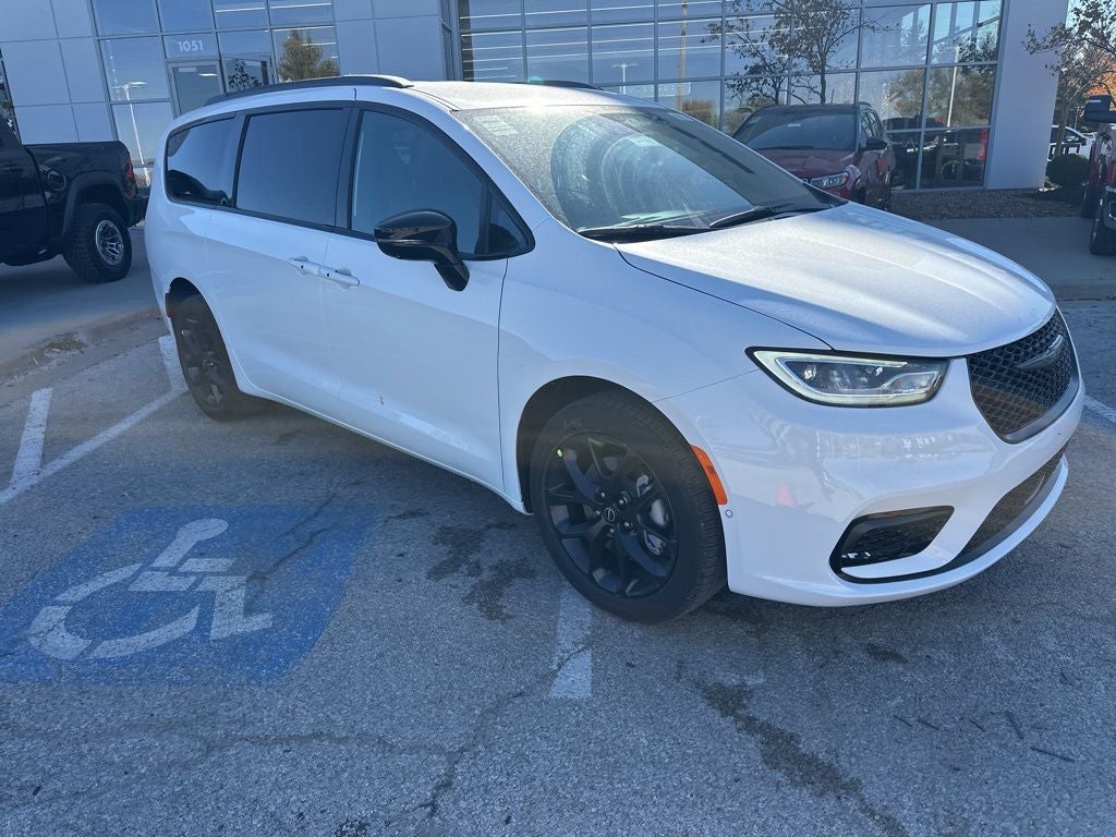 2026 Chrysler Pacifica PACIFICA SELECT AWD
