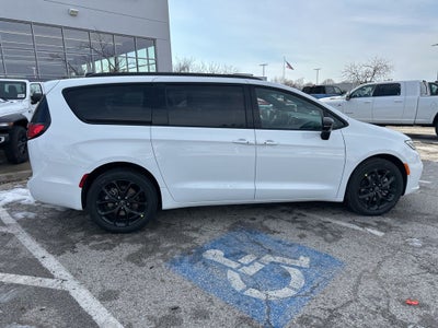 2026 Chrysler Pacifica PACIFICA SELECT AWD