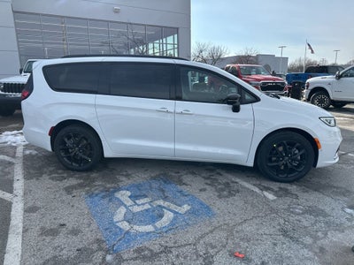 2026 Chrysler Pacifica PACIFICA SELECT AWD