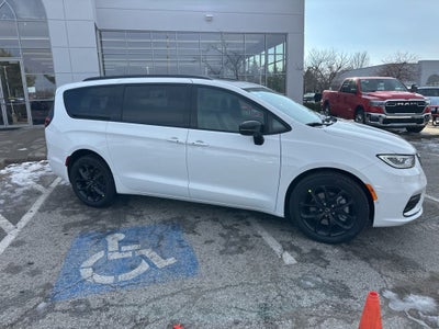 2026 Chrysler Pacifica PACIFICA SELECT AWD