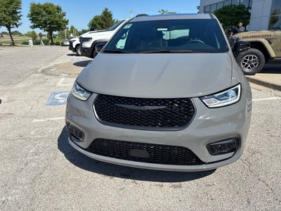 2025 Chrysler Pacifica Limited AWD