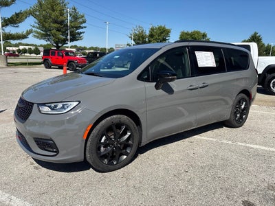 2025 Chrysler Pacifica Limited AWD