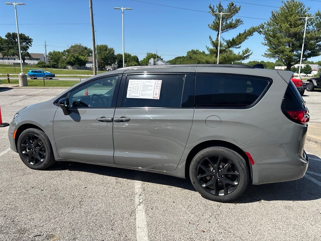 2025 Chrysler Pacifica Limited AWD