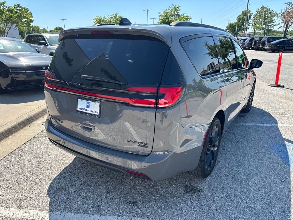 2025 Chrysler Pacifica Limited AWD