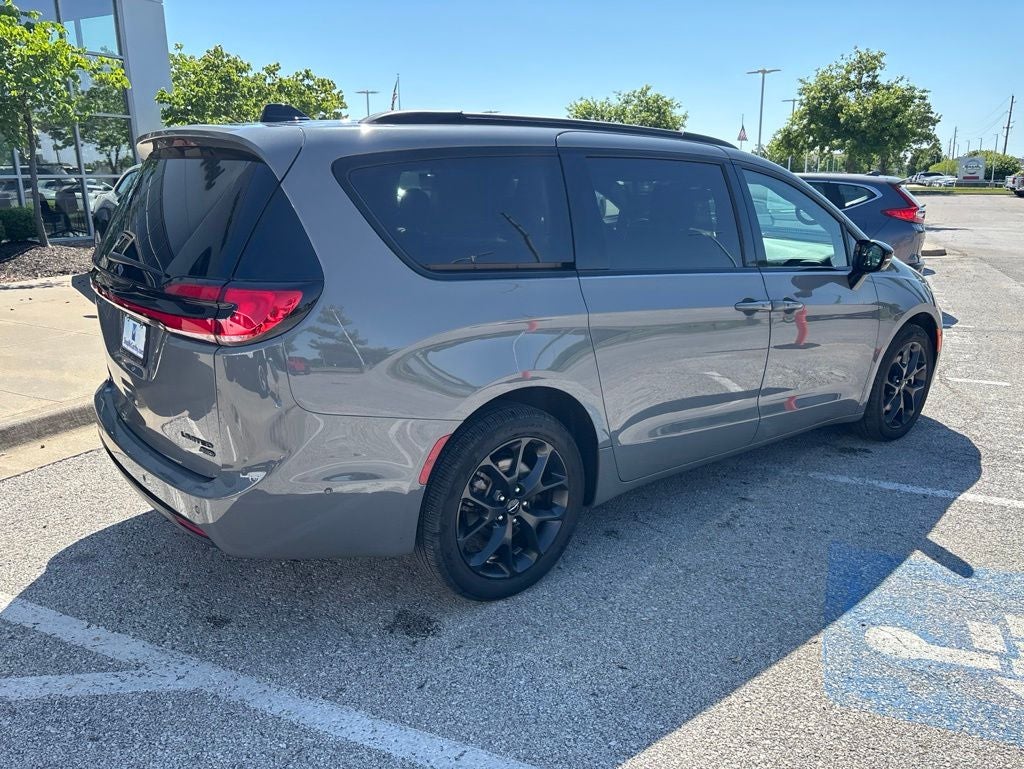 2025 Chrysler Pacifica Limited AWD