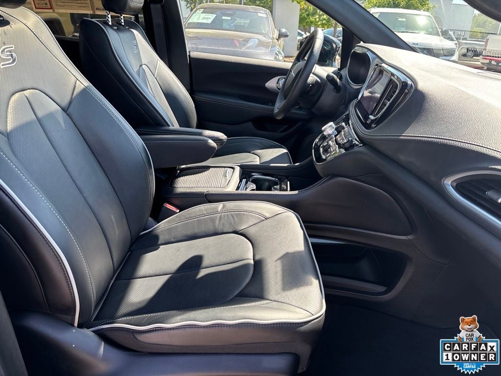 2025 Chrysler Pacifica Limited AWD
