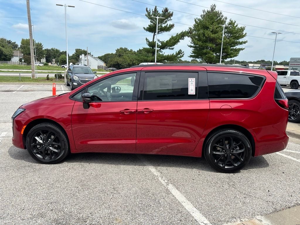 2027 Chrysler Pacifica PACIFICA LIMITED AWD