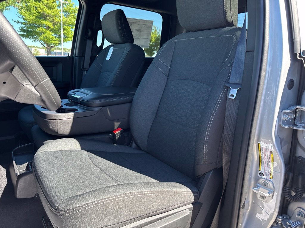 2027 RAM Ram 3500 RAM 3500 TRADESMAN CREW CAB 4X4 6'4' BOX